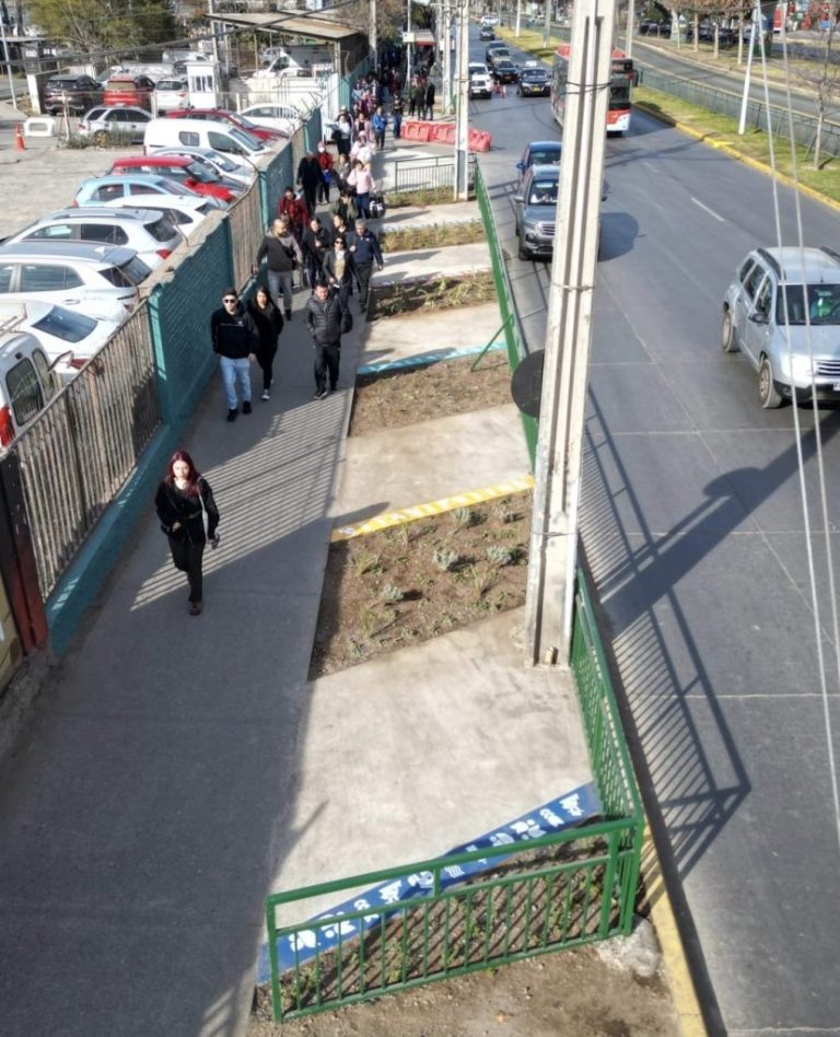 Municipalidad de Puente Alto renueva la fachada sur del Hospital Sótero del Río