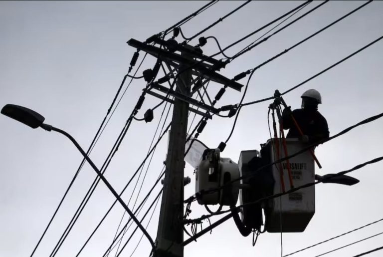 CGE compensará con $40 mil a clientes afectados por cortes de luz tras el sistema frontal