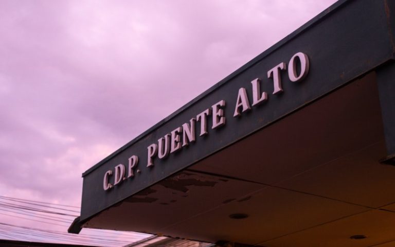 Gendarmería frustra intento de fuga en traslado de reos hacia Puente Alto