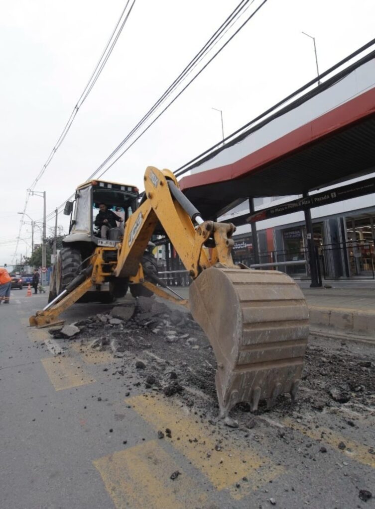 Paradero de Concha y Toro con Tocornal mejora su pavimento y demarcación en Puente Alto