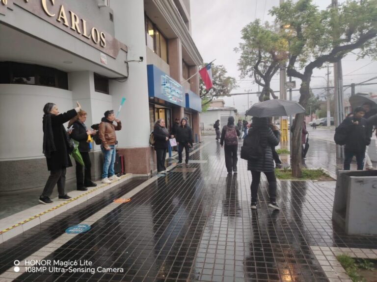Trabajadores del Conservador de Bienes Raíces de Puente Alto inician huelga