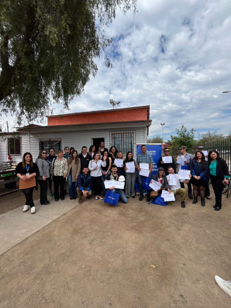 Vecinos de Puente Alto reciben certificación SENCE tras renovar sede comunitaria con sus propios trabajos