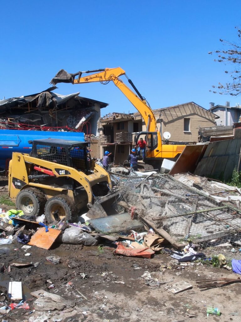 Bajos de Mena: comienza proceso de desocupación y demolición de tres bloques en Volcán San José II