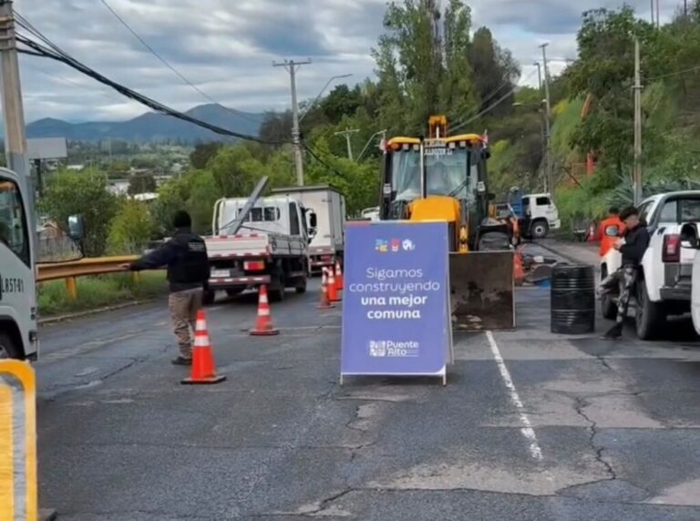 Puente Alto inicia reparación de avenida Concha y Toro tras daños por lluvias